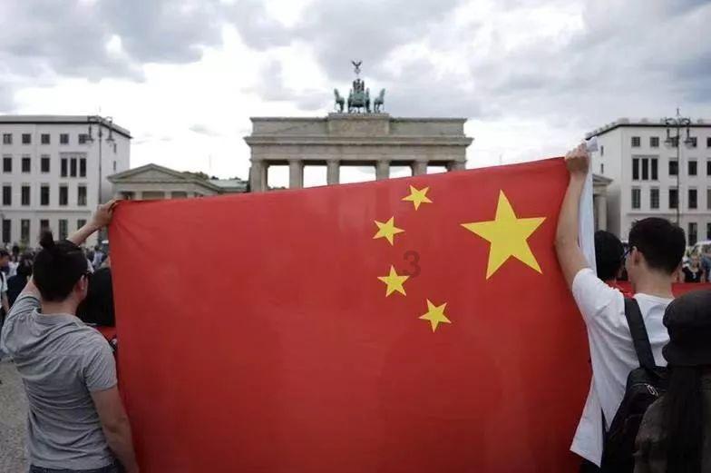 韩乔生谈戴伟浚被踹:是能改变比赛局势的红牌,这么被黑真憋屈