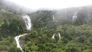 河北暴雨致多辆汽车被泡漂浮！这些车还能开吗？游戏画面